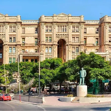 Historic Seafront Maisonette In Balluta Buildings Apartman