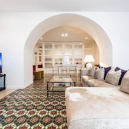 Historic Seafront Maisonette In Balluta Buildings شقة
