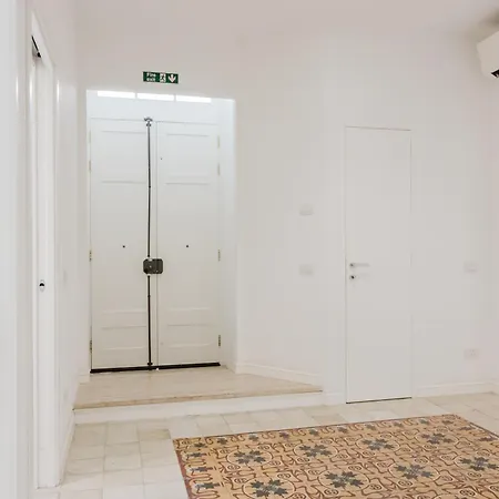 Historic Seafront Maisonette In Balluta Buildings *