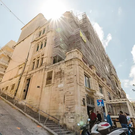 Historic Seafront Maisonette In Balluta Buildings سليمة