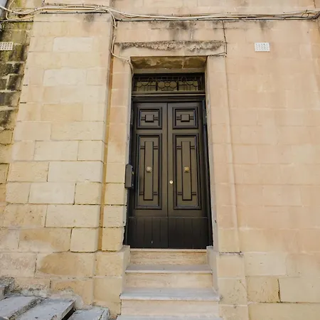 Historic Seafront Maisonette In Balluta Buildings 公寓 斯利马